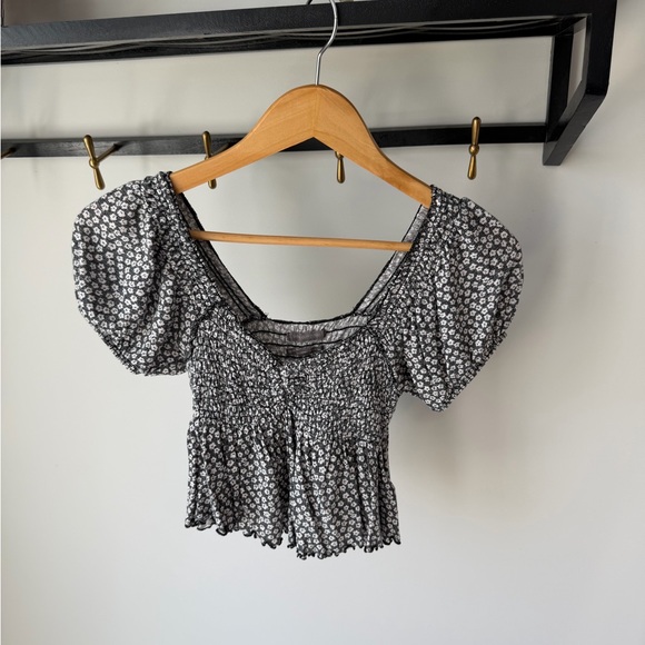 Urban Outfitters Tops - Urban Outfitters Black Floral Smocked Puff-Sleeve Crop Top